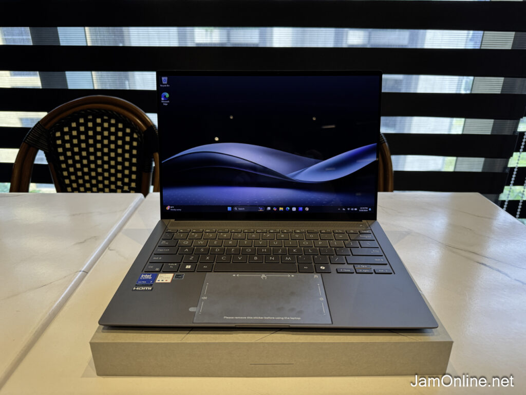 ASUS Zenbook S OLED ()